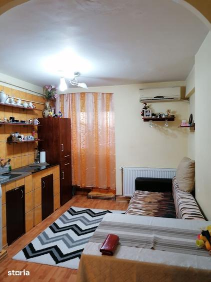 Garsonieră decomandată în Central