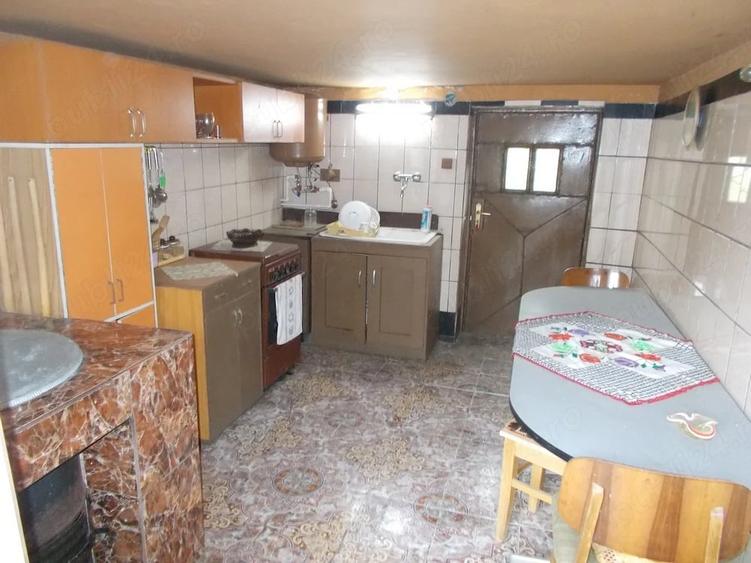 Casă cu 3 camere cu Teren 1689 Mp în Pădureni