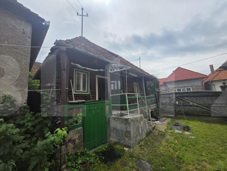 Casă cu 2 camere cu Teren 982 Mp în Bixad