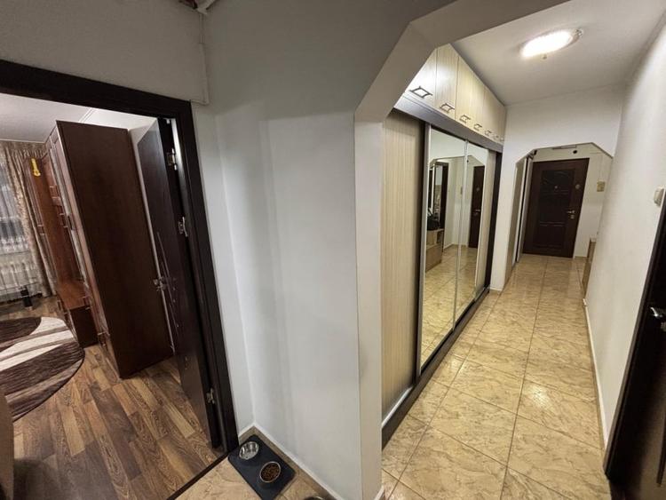 Apartament cu 3 camere decomandat, mobilat în Berceni