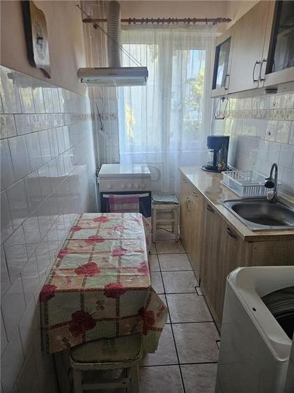 Apartament cu 3 camere semidecomandat în Șagului