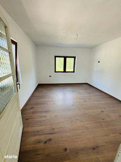 Casă cu 2 camere cu Teren 1411 Mp în Măderat