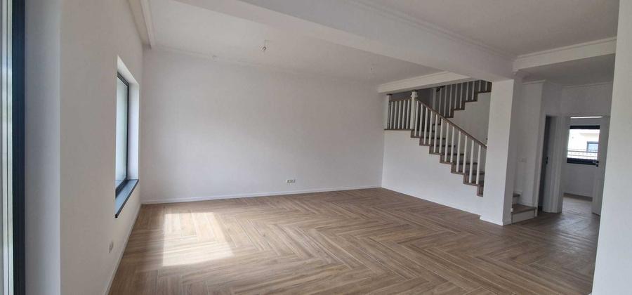 Casă cu 4 camere cu Teren 307 Mp în Dumbrăvița