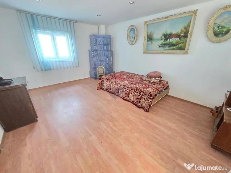 Casă cu 4 camere cu Teren 1155 Mp în Milcovul