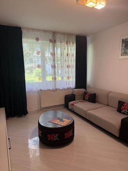 Apartament cu 3 camere semidecomandat în Central