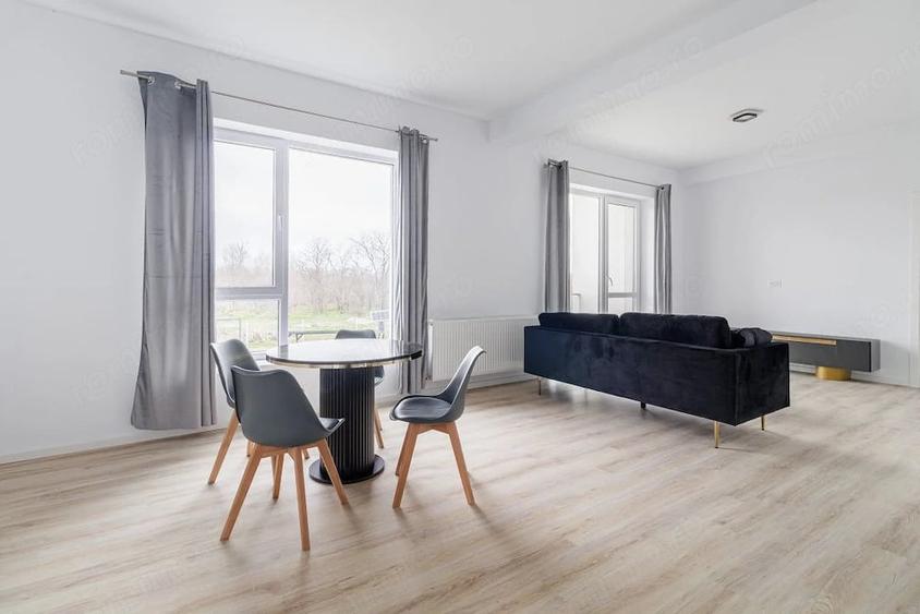 Apartament cu 3 camere semidecomandat în 1 Decembrie