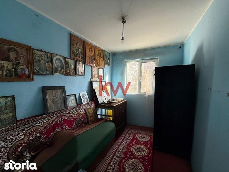 Apartament cu 3 camere semidecomandat în Alexandru cel Bun