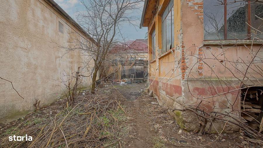 Teren intravilan 500 mp intre case , construc?ie existenta in Ra?nov - 1
