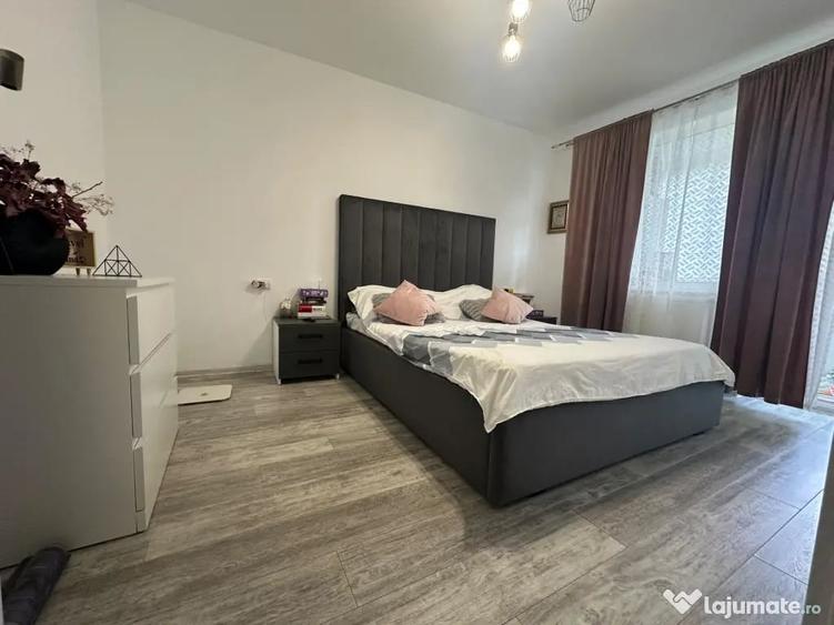 Apartament cu 3 camere semidecomandat în Hipodrom