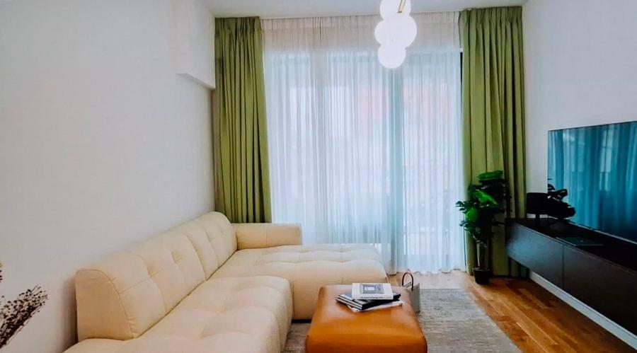 Apartament cu 3 camere semidecomandat în Circumvalațiunii