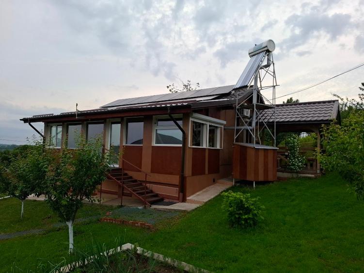 Casă individuală cu 3 camere cu Canalizare în Jugureni