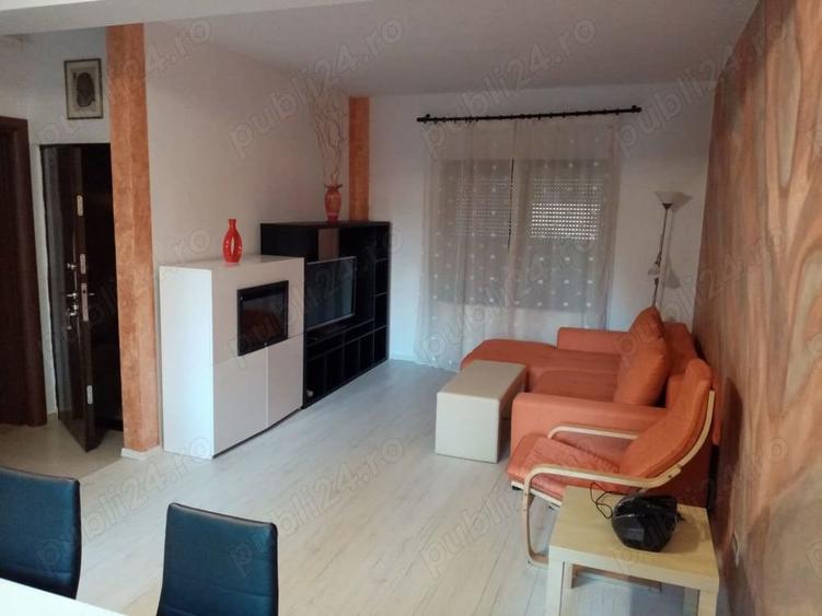Casă cu 5 camere cu Teren 215 Mp în Roșu