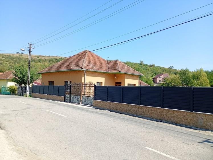 Casă cu 4 camere în Răcăștia