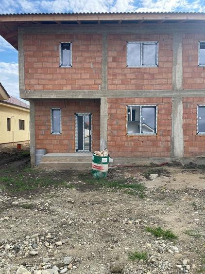 Duplex cu 8 camere cu Canalizare în Giarmata-Vii