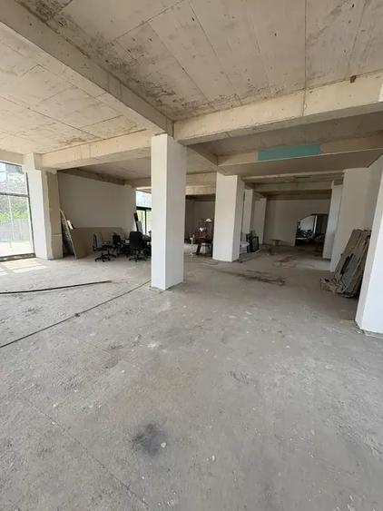 Spațiu comercial, de 372 mp, în Est