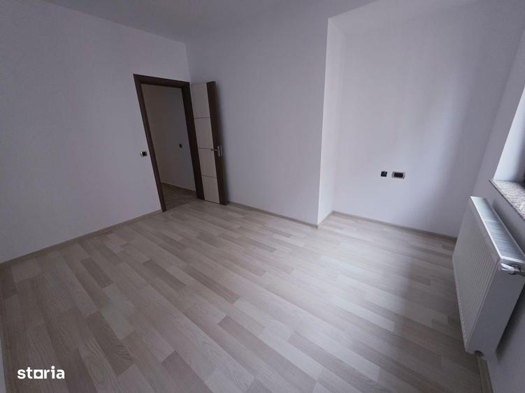 Apartament cu 3 camere decomandat în Tractorul — fotografia 1