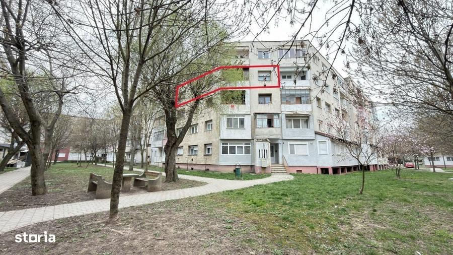 Apartament cu 3 camere semidecomandat, mobilat în Central