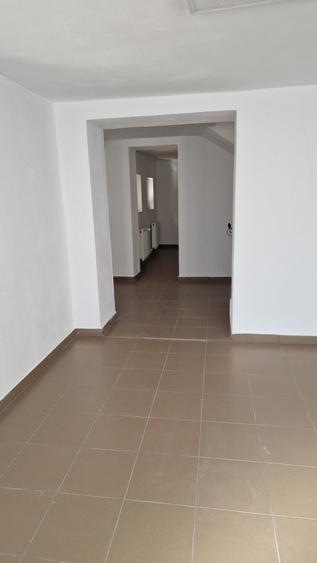 Casă individuală cu 6 camere cu Canalizare în Calea Călărașilor