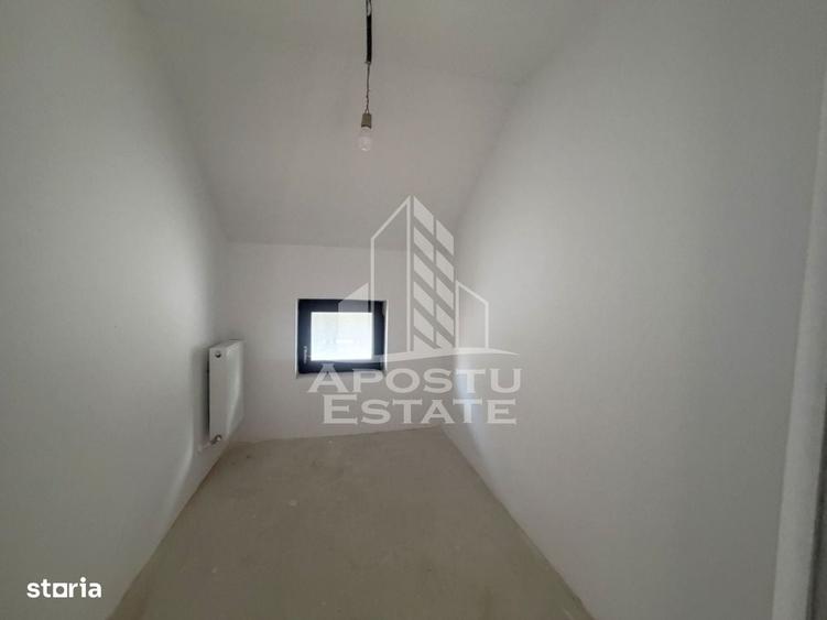 Casă cu 4 camere în Sânandrei
