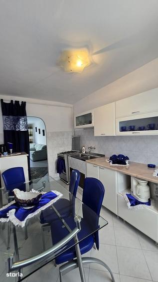 Apartament cu 3 camere decomandat în Vitrometan