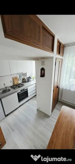Apartament cu 3 camere semidecomandat în Central