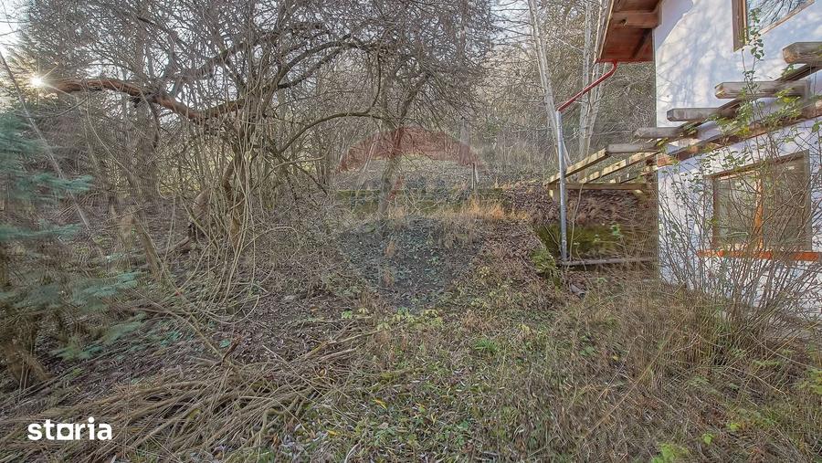 Casă cu 6 camere cu Teren 1000 Mp în Schei