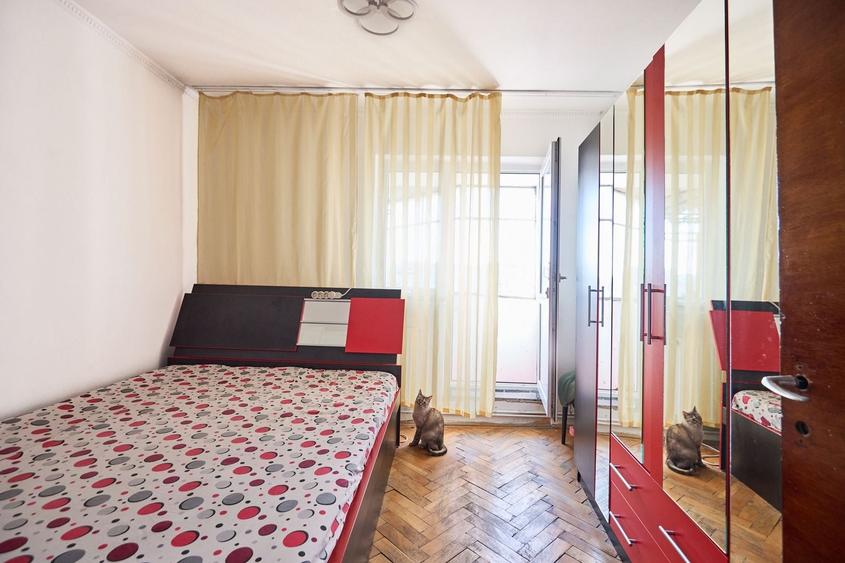 Apartament cu 4 camere decomandat în Central