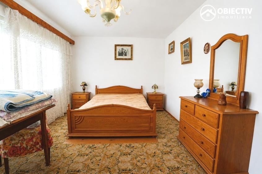 Casă individuală cu 5 camere cu Teren 2674 Mp în Poiana Teiului