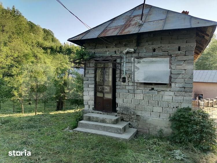Casă cu 2 camere cu Teren 1000 Mp în Voinești