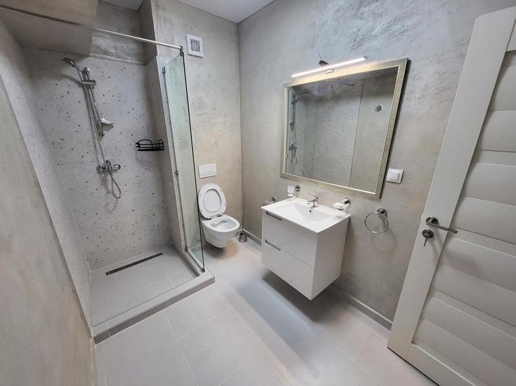 Apartament cu 3 camere decomandat în Faleză