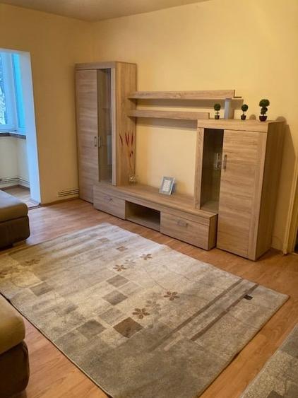Apartament cu 2 camere semidecomandat, mobilat în Girocului