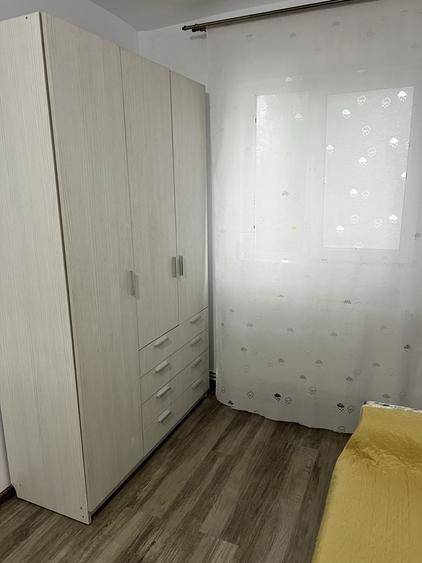 Apartament cu 3 camere semidecomandat în Mircea cel Bătrân