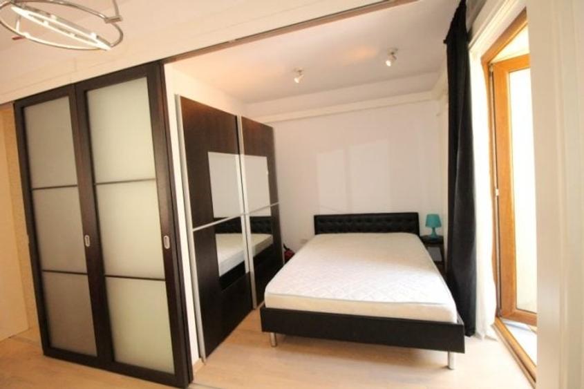 Apartament cu 2 camere semidecomandat, mobilat în Romană