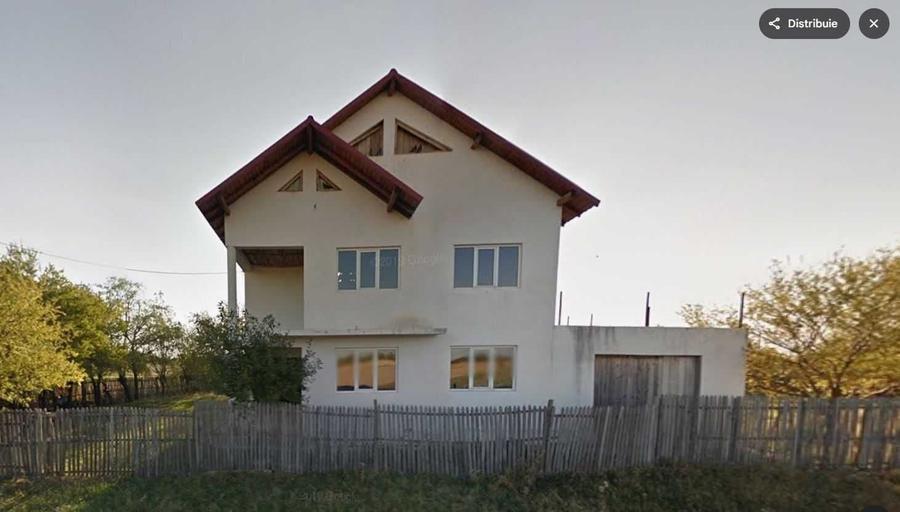 Casă cu 4 camere decomandat în Suseni