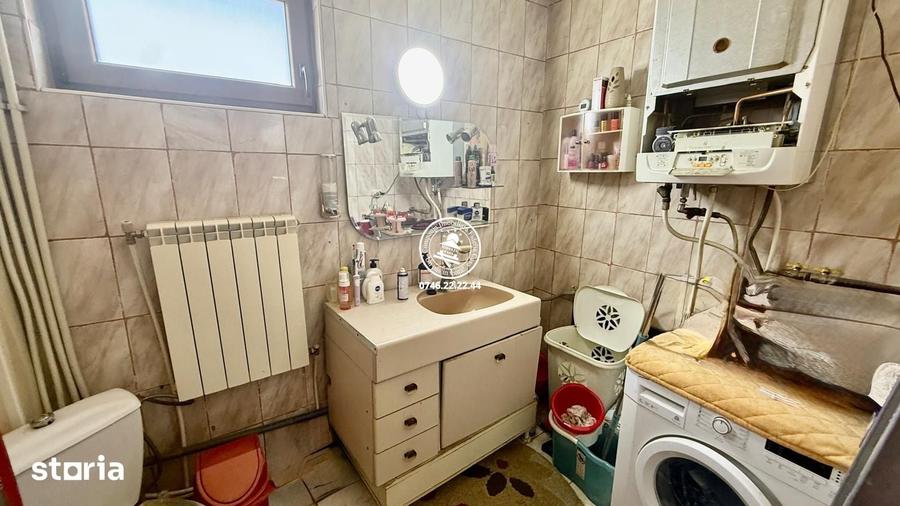 Casă cu 8 camere cu Teren 250 Mp în Păcurari