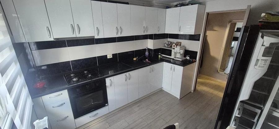 Apartament cu 3 camere semidecomandat în Central