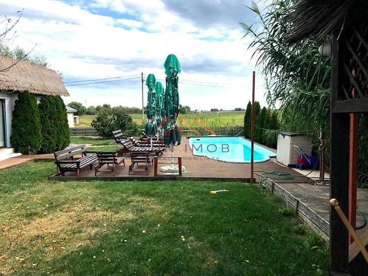 Casă individuală cu 13 camere cu Piscina în Mila 23