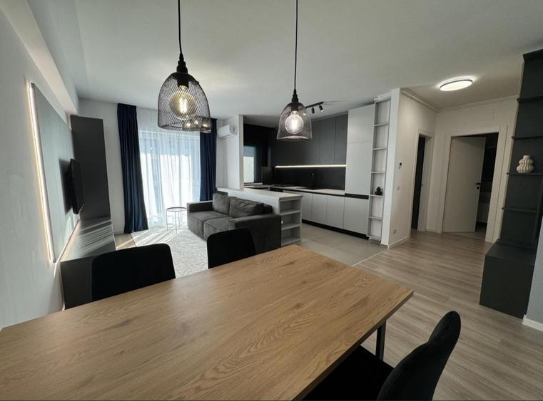 Apartament cu 2 camere semidecomandat, mobilat în 13 Septembrie