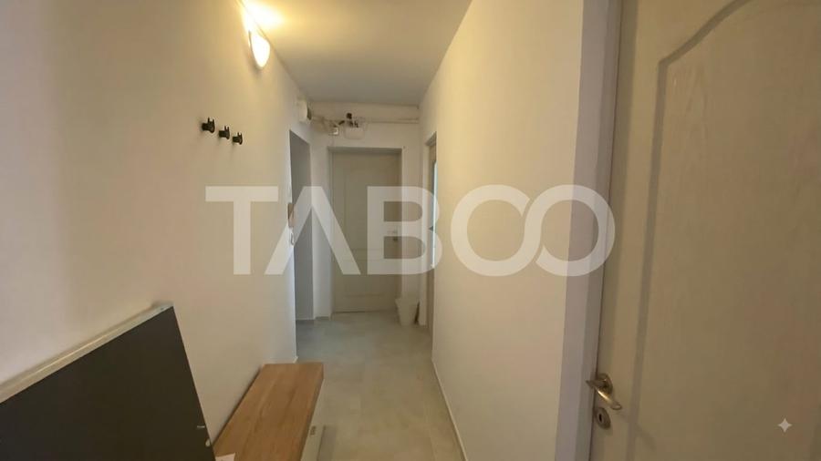 Apartament cu 3 camere semidecomandat, mobilat în Terezian