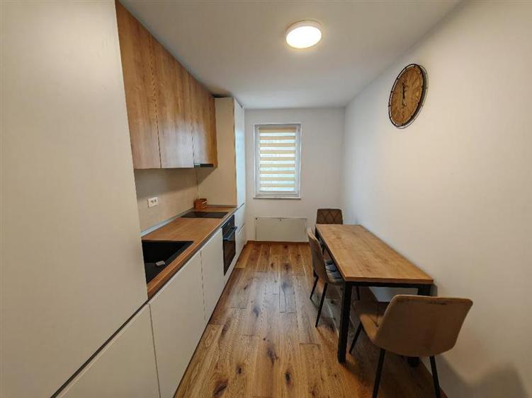 Apartament cu 3 camere decomandat, mobilat în Astra