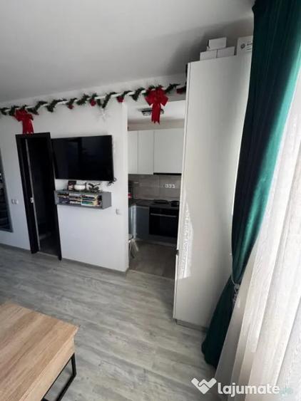 Garsonieră decomandată în Central