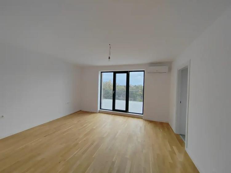 Apartament cu 3 camere decomandat în Sisești
