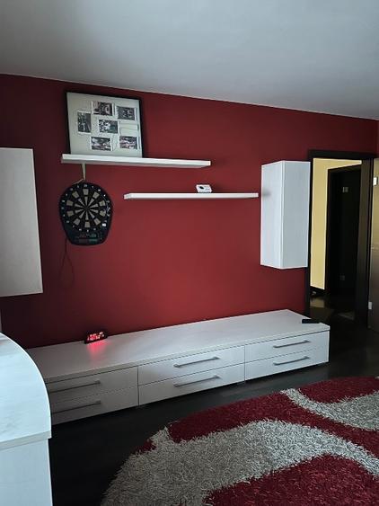 Apartament cu 3 camere decomandat, mobilat în Lunei