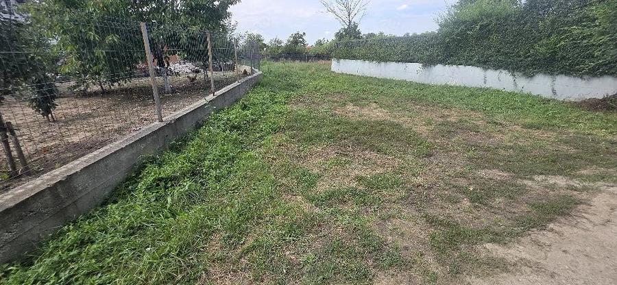 Teren de 1267 mp, în Lețcani