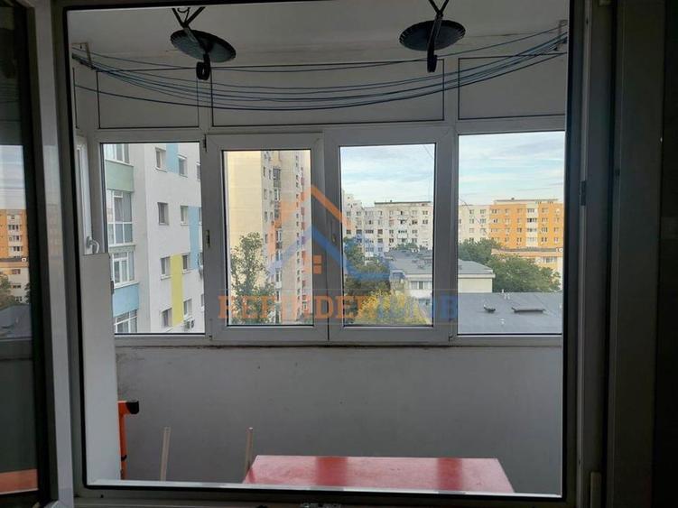 Apartament cu 3 camere decomandat în Rahova