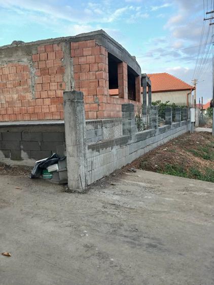 Casă cu Teren 30 Mp în Central