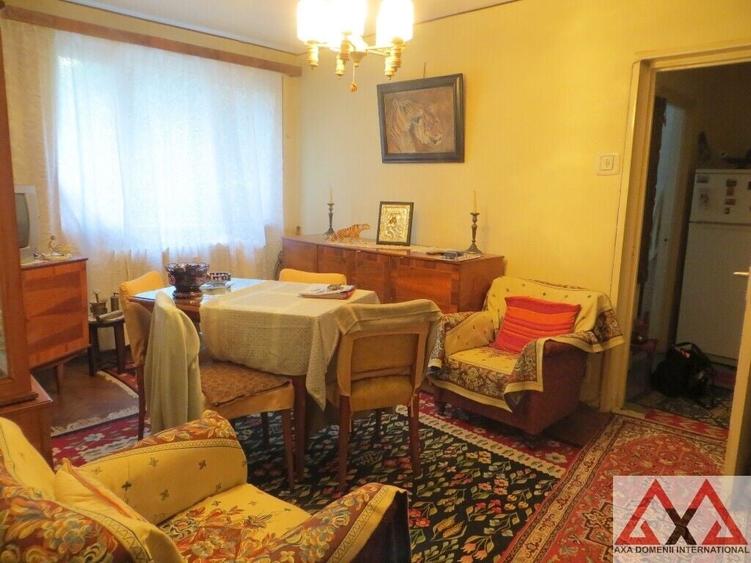 Apartament cu 3 camere semidecomandat în Titan