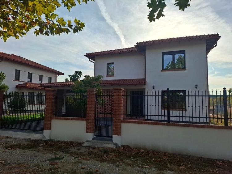Casă individuală cu 5 camere cu Canalizare în Afumați