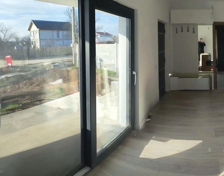 Casă cu 4 camere cu Teren 320 Mp în Cârcea