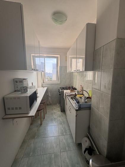 Apartament cu 3 camere semidecomandat în Tătărași
